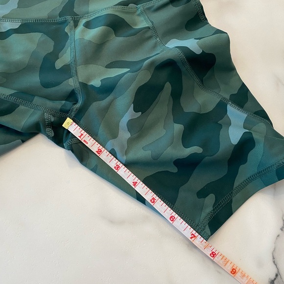 Girls Old Navy, active power, soft camel short - Picture 7 of 7